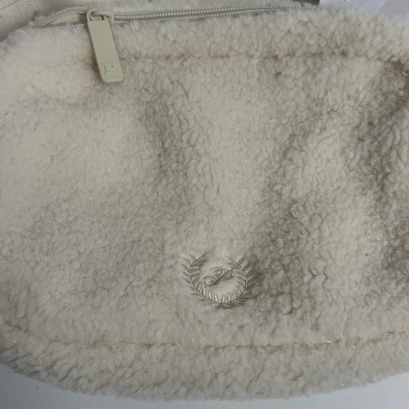Victoria's Secret Pink Sherpa Belt Bag Fanny Pack White/cream & Stretch Belt New - Picture 2 of 12